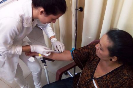 Paciente-durante-coleta-de-exames-1-730x480