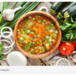 Sopa é janta? Frio pede essas 2 receitas simples e gostosas