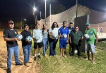 Projeto Amigos do Esporte recebe bolas doadas pela FFMS.