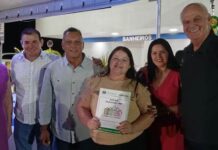 Prefeitura de Caracol entrega documentação e presenteia famílias com show da dupla Victor Gregório e Marco Aurélio