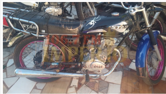 Dois jovens são presos por dirigir motocicletas sem habilitação e em situação irregular