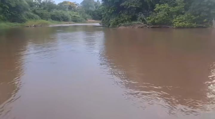 Agua Ria Apa em Bella Vista Norte