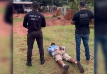 Homem tenta matar esposa enforcada na frente do filho pequeno