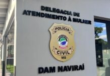 Homem tem carro riscado, acusa vendedores e é ameaçado com estilete